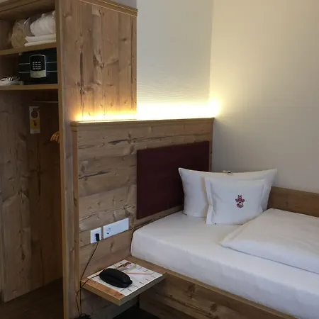 Ringhotel Winzerhof 4*