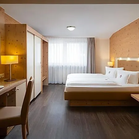 Ringhotel Winzerhof Отель 4*